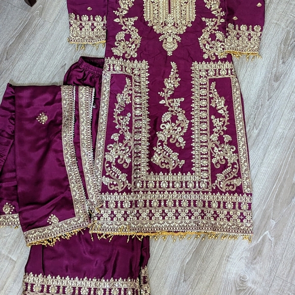 Party Style Palazzo suit in wine color it's very beautiful suit - Picture 4 of 4